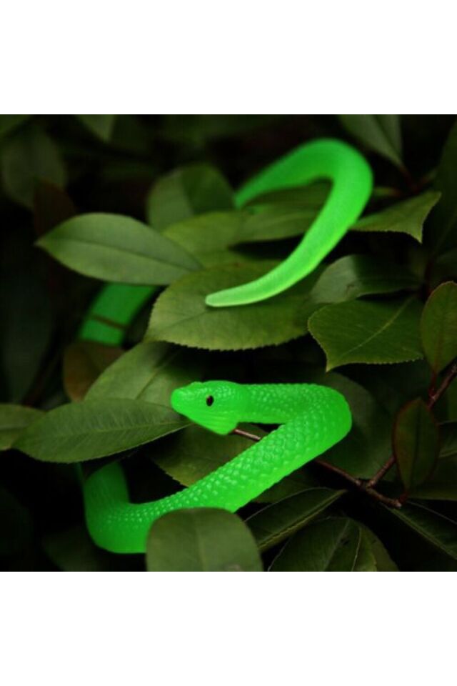 Karanlıkta Parlayan Yanan Kobra Model Yumuşak Şaka Yılanı 80 Cm