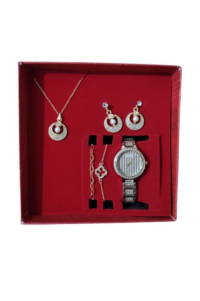 Anneler Gününe Özel Hediye Seti Saat & Bileklik & Kolye & Küpe Özel Kalpli Hediye Kutusunda
